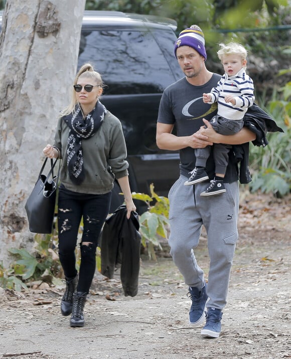 Fergie et son mari Josh Duhamel emmènent leur fils Axl s'amuser au parc à Brentwood, le 14 janvier 2016.