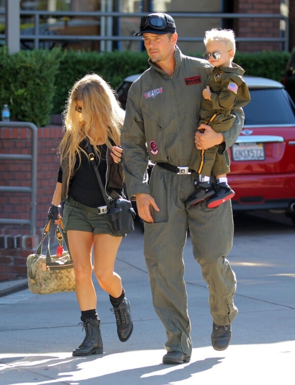 Exclusif - Josh Duhamel et Fergie arrivent à la fête d'anniversaire de leur fils Axl (2 ans) à Brentwood Los Angeles, le 29 Août 2015.