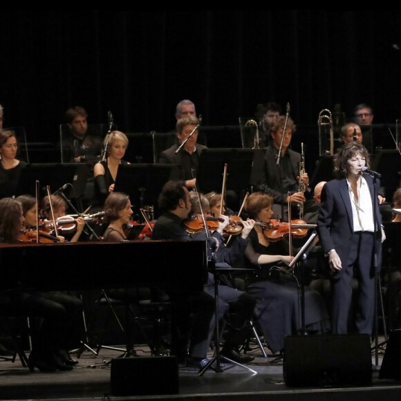 Jane Birkin en concert sur la scène du Grand Rex dans le cadre de sa tournée "Gainsbourg, Le Symphonique" à Paris le 26 octobre 2017. © Alain Guizard/Bestimage
