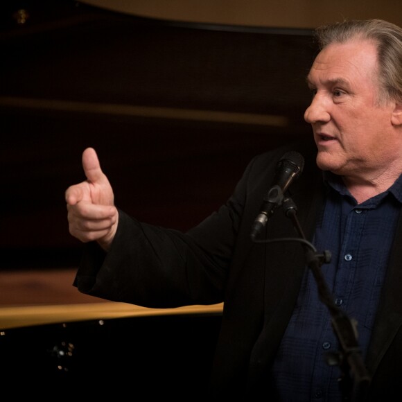 Exclusif - No Web No Blog - Gérard Depardieu lors de l'enregistrement du "Dernier Show" de Michel Sardou au Palais des Sports à Paris. Le 15 septembre 2017 Après 50 ans de carrière en tant que chanteur, Michel Sardou a décidé d'arrêter la chanson pour se consacrer au théâtre. Celui qui a vendu plus de 100 millions de disques, a accepté que France 2 lui dédie une émission spéciale qui sera son tout dernier show de variétés à la télévision, le samedi 21 octobre 2017 à 20h55. Sur la scène du Dôme de Paris (Palais des sports), Michel Sardou co-présentera ce dernier show avec Stéphane Bern et recevra de nombreux artistes pour reprendre en live avec lui ses plus grands succès, accompagnés d’un grand orchestre de 30 musiciens. © Cyril Moreau / Bestimage  No Web No Blog pour Belgique et Suisse15/09/2017 - Paris