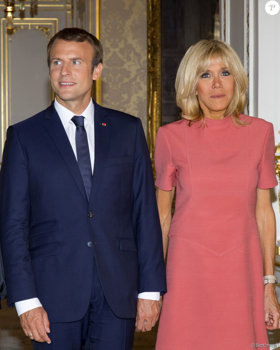 Le président de la République française Emmanuel Macron et sa femme la ...