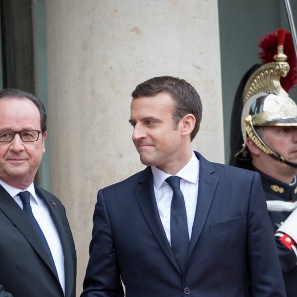 Emmanuel Macron (costume "Jonas & Cie" à 450 Euros), François Hollande - Arrivées au palais de l'Elysée à Paris pour la cérémonie d'investiture d'E. Macron, nouveau président de la République, le 14 mai 2017. © Cyril Moreau/Bestimage