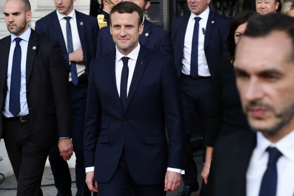 Emmanuel Macron (costume "Jonas & Cie") - Le président E.Macron à l'hôtel de ville de Paris pour une cérémonie avec A.Hidalgo le 14 mai 2017. © Stéphane Lemouton / Bestimage