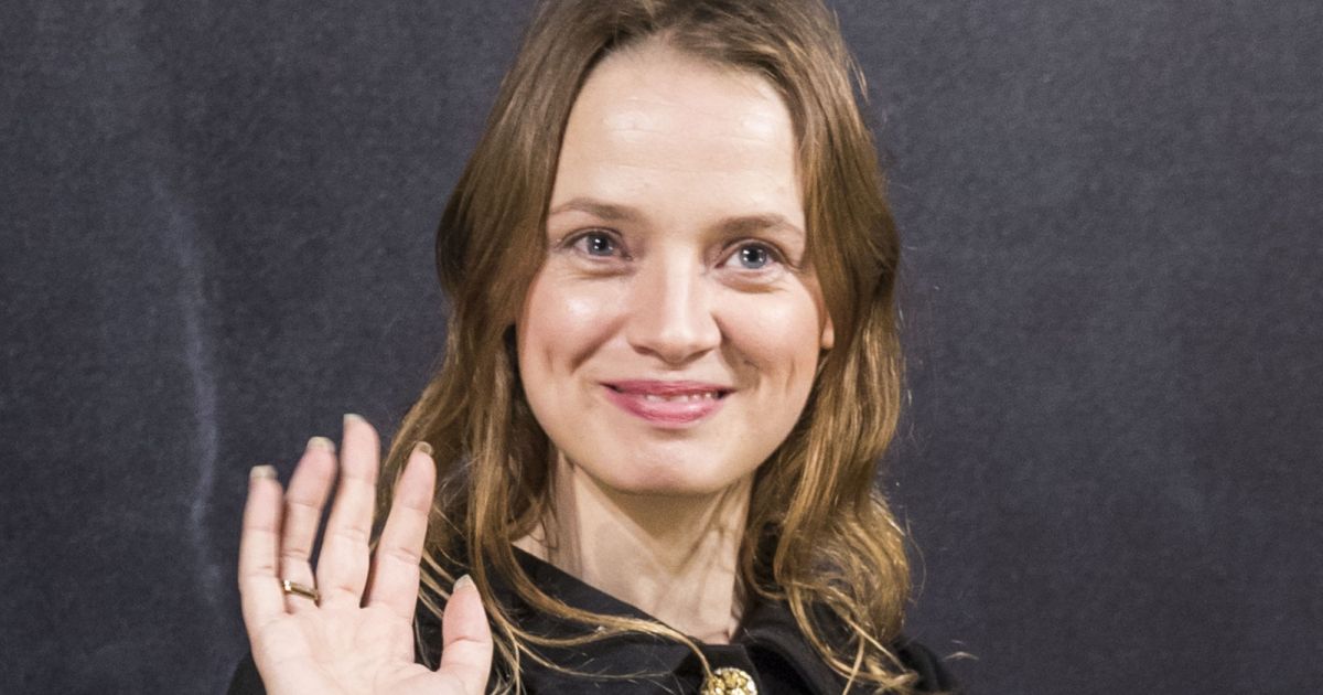 Sara Forestier au photocall de la soirée L'Oréal Paris X Balmain à l