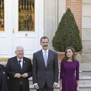 Le roi Felipe VI et la reine Letizia d'Espagne ont reçu le président israélien Reuven Rivlin et sa femme Nechama Rivlin au palais de la Zarzuela à Madrid le 6 novembre 2017.