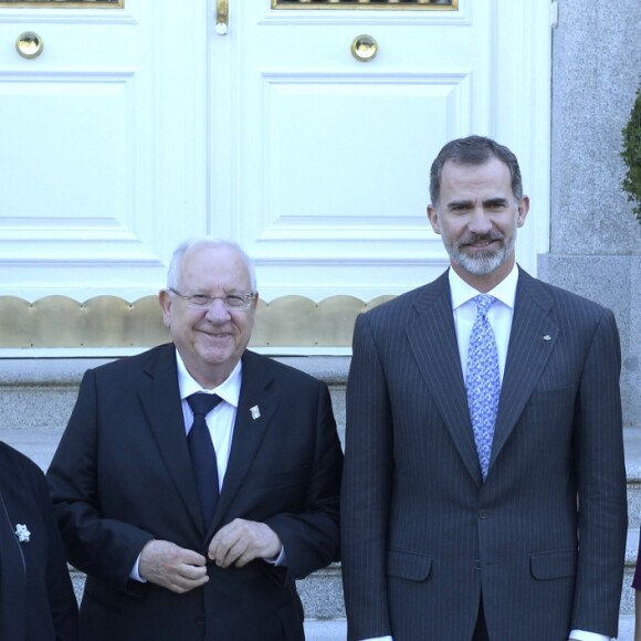 Le roi Felipe VI et la reine Letizia d'Espagne ont reçu le président israélien Reuven Rivlin et sa femme Nechama Rivlin au palais de la Zarzuela à Madrid le 6 novembre 2017.