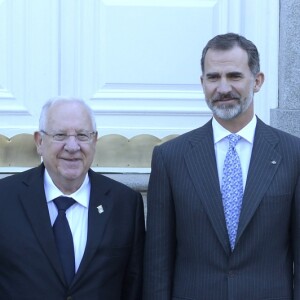 Le roi Felipe VI et la reine Letizia d'Espagne ont reçu le président israélien Reuven Rivlin et sa femme Nechama Rivlin au palais de la Zarzuela à Madrid le 6 novembre 2017.