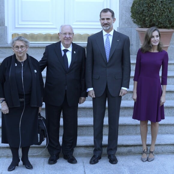 Le roi Felipe VI et la reine Letizia d'Espagne ont reçu le président israélien Reuven Rivlin et sa femme Nechama Rivlin au palais de la Zarzuela à Madrid le 6 novembre 2017.