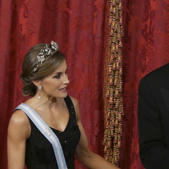 Le roi Felipe VI et la reine Letizia d'Espagne donnaient le 6 novembre 2017 au palais royal à Madrid un dîner de gala en l'honneur du président de l'Etat d'Israël Reuven Rivlin et sa femme Nechama Rivlin, en visite officielle pour fêter 30 ans de relations diplomatiques.