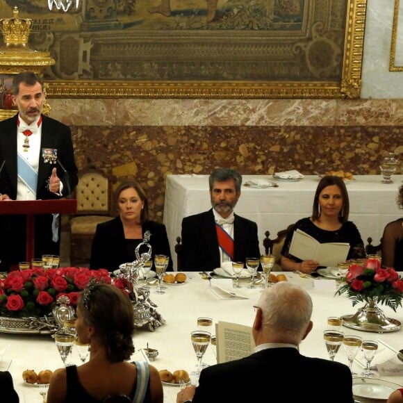 Le roi Felipe VI et la reine Letizia d'Espagne donnaient le 6 novembre 2017 au palais royal à Madrid un dîner de gala en l'honneur du président de l'Etat d'Israël Reuven Rivlin et sa femme Nechama Rivlin, en visite officielle pour fêter 30 ans de relations diplomatiques.