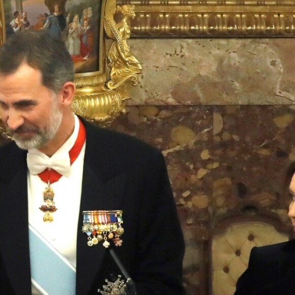 Le roi Felipe VI et la reine Letizia d'Espagne donnaient le 6 novembre 2017 au palais royal à Madrid un dîner de gala en l'honneur du président de l'Etat d'Israël Reuven Rivlin et sa femme Nechama Rivlin, en visite officielle pour fêter 30 ans de relations diplomatiques.