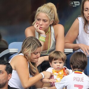 Shakira (compagne Gerard Piqué), ses fils Sasha et Milan et Montserrat Bernabeu (mère de Gerard Piqué) lors des 8ème de finale de l'UEFA Euro 2016 Italie-Espagne au Stade de France, le 27 juin 2016. © Cyril Moreau/Bestimage