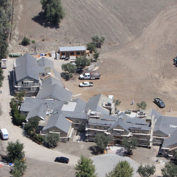 La nouvelle (et immense) propriété de Kim Kardashian et Kanye West à Hidden Hills, acquise en 2014 pour 20 millions de dollars. Le couple a entrepris de longs travaux de rénovations, retardant chaque mois l'échéance de son emménagement. Après trois ans de travaux, les jeunes parents vont enfin emménager dans leur maison, après avoir vendu leur demeure de Bel Air. Ici photographiée en juin 2016.