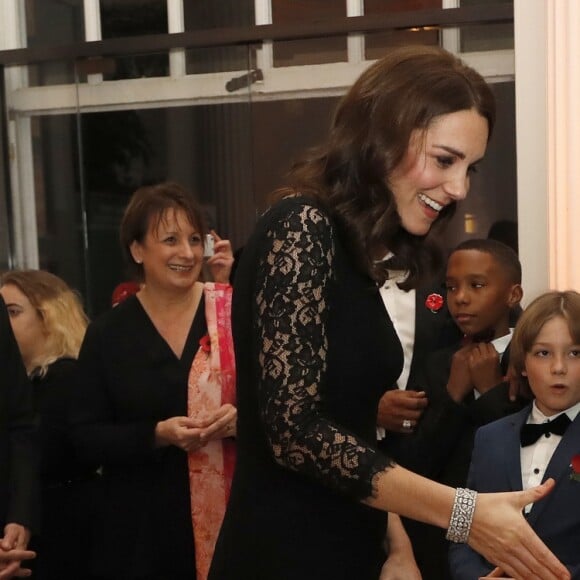 Kate Middleton, duchesse de Cambridge, enceinte, au dîner de gala de l'association "Anna Freud National Centre for Children and Families" (AFNCCF) au palais de Kensington à Londres, le 7 novembre 2017.