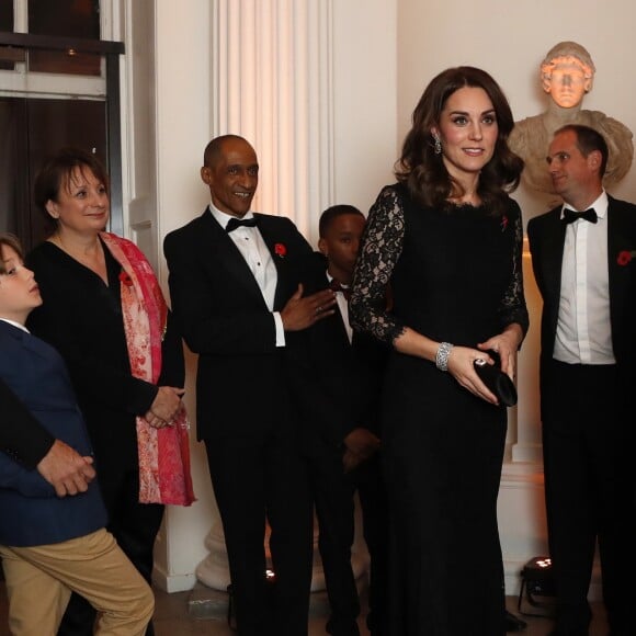 Kate Middleton, duchesse de Cambridge, enceinte, au dîner de gala de l'association "Anna Freud National Centre for Children and Families" (AFNCCF) au palais de Kensington à Londres, le 7 novembre 2017.