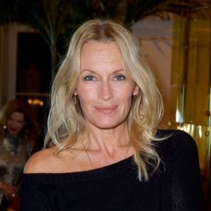 Semi-exclusif - Estelle Lefébure - Dîner de gala du 71ème anniversaire des amis de CARE, organisé par l'ONG CARE France et DIOR, à l'hôtel The Peninsula Paris à Paris, France, le 9 octobre 2017. Partenaires depuis quinze ans, DIOR et CARE ont célébré les 71 ans de l’association accompagnés par de nombreux amis et célébrités. Ce rendez-vous parisien permet de collecter des dons pour soutenir les programmes de lutte contre la pauvreté et de défense des droits des victimes de catastrophes naturelles et de conflits.© Julio Piatti/Bestimage