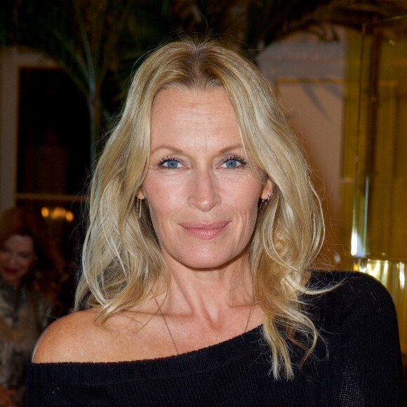 Semi-exclusif - Estelle Lefébure - Dîner de gala du 71ème anniversaire des amis de CARE, organisé par l'ONG CARE France et DIOR, à l'hôtel The Peninsula Paris à Paris, France, le 9 octobre 2017. Partenaires depuis quinze ans, DIOR et CARE ont célébré les 71 ans de l’association accompagnés par de nombreux amis et célébrités. Ce rendez-vous parisien permet de collecter des dons pour soutenir les programmes de lutte contre la pauvreté et de défense des droits des victimes de catastrophes naturelles et de conflits.© Julio Piatti/Bestimage