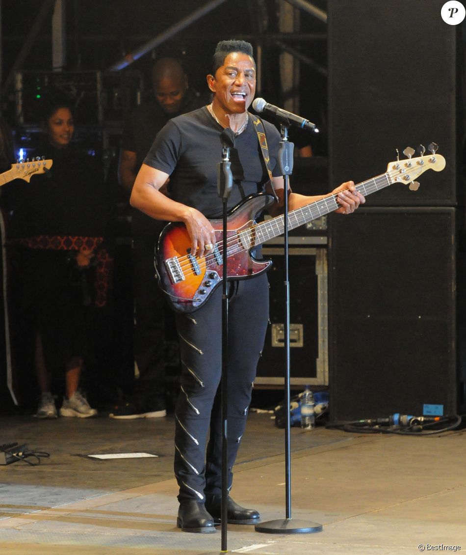 Jermaine Jackson en concert au festival de Blackpool en Angleterre le ...