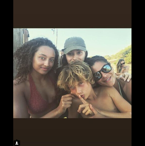 Joalukas Noah, le petit dernier de Yannick Noah, publie une photo avec ses trois soeurs Eleejah, Jenaye et Yelena. Instagram, le 10 novembre 2017. 
