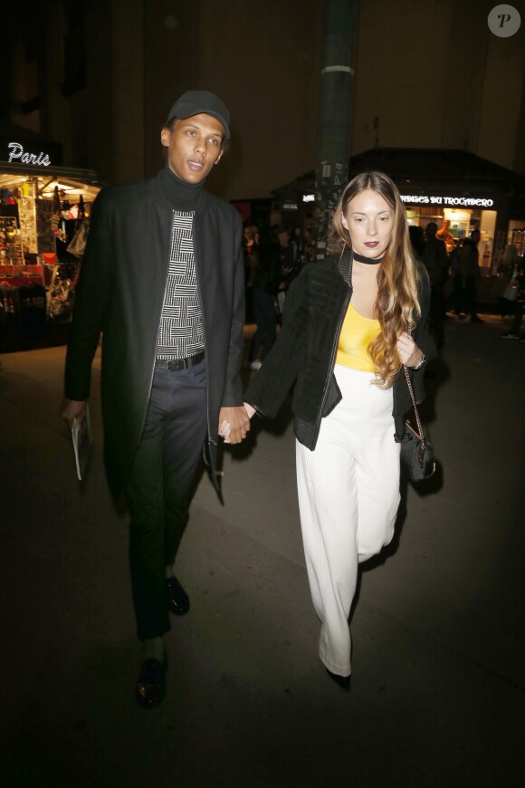 Photo : Stromae, se laisse pousser les cheveux, et sa femme Coralie Barbier  quittent leur hôtel pour se rendre au défilé de mode Louis Vuitton  collection prêt-à-porter Printemps-Eté 2017 lors de la