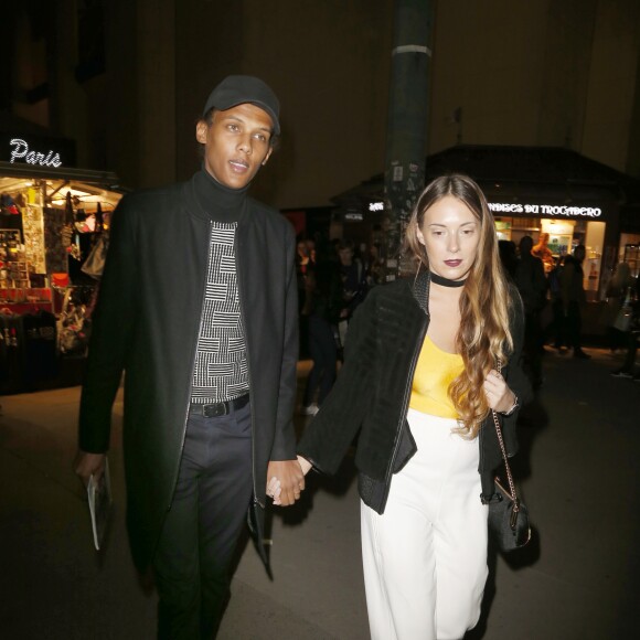 Le chanteur Stromae et sa femme Coralie Barbier - Défilé de mode "Kenzo" collection prêt-à-porter Printemps-Eté 2017 lors de la Fashion Week de Paris à la Cité de l'architecture et du patrimoine au Trocadéro à Paris, France, le 4 octobre 2016. © Christophe Aubert via Bestimage