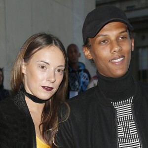 Le chanteur Stromae et sa femme Coralie Barbier - Défilé de mode "Kenzo" collection prêt-à-porter Printemps-Eté 2017 lors de la Fashion Week de Paris à la Cité de l'architecture et du patrimoine au Trocadéro à Paris, France, le 4 octobre 2016. © Christophe Aubert via Bestimage