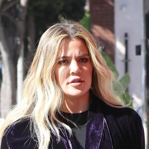 Khloe Kardashian enceinte se balade dans les rues de Los Angeles, le 8 novembre 2017