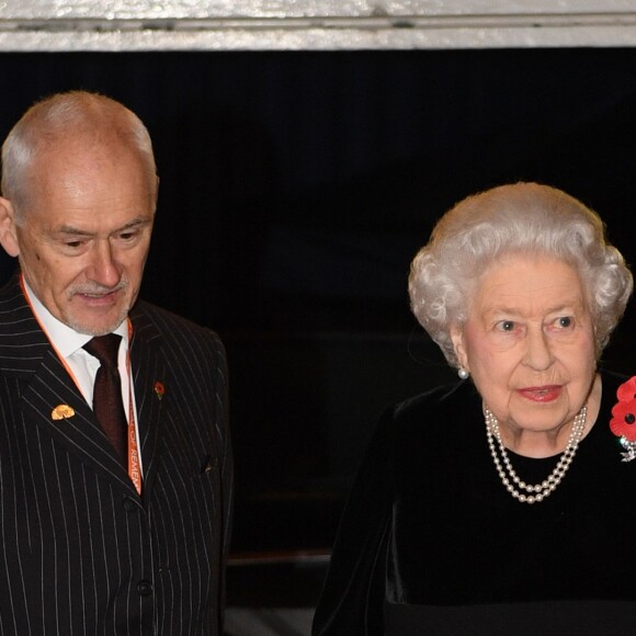 La reine Elizabeth II arrive dans la loge royale lors du Festival of Remembrance 2017 pour la commémoration du 11 novembre, au Royal Albert Hall à Londres le 11 novembre 2017.