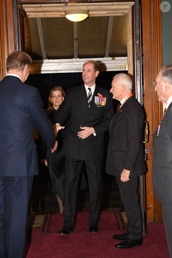 Le prince Edward et la comtesse Sophie de Wessex arrivent au Festival of Remembrance 2017 pour la commémoration du 11 novembre, au Royal Albert Hall à Londres le 11 novembre 2017.