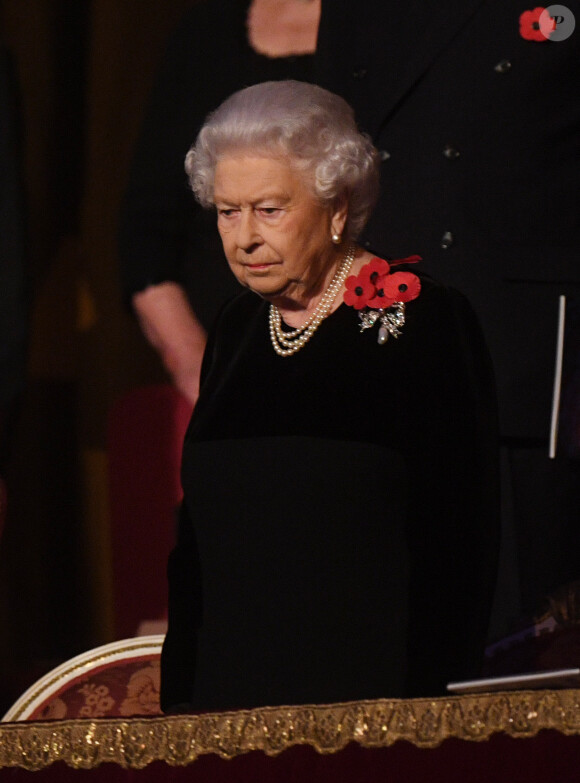 La reine Elizabeth II dans la loge royale lors du Festival of Remembrance 2017 pour la commémoration du 11 novembre, au Royal Albert Hall à Londres le 11 novembre 2017.