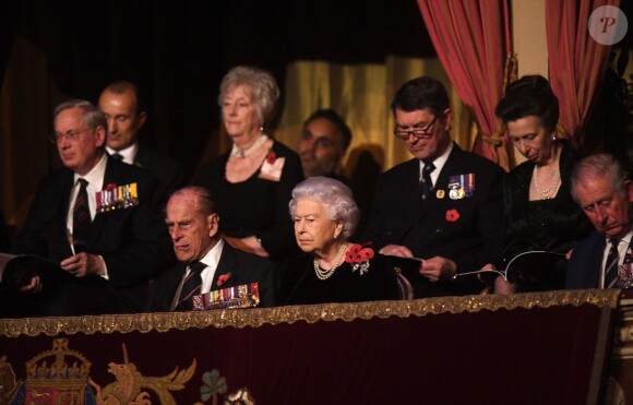 Le prince Philip et la reine Elizabeth II dans la loge royale lors du Festival of Remembrance 2017 pour la commémoration du 11 novembre, au Royal Albert Hall à Londres le 11 novembre 2017.