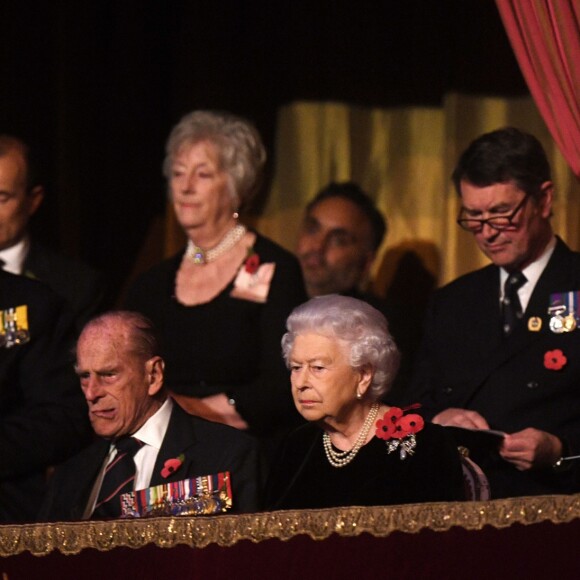 Le prince Philip et la reine Elizabeth II dans la loge royale lors du Festival of Remembrance 2017 pour la commémoration du 11 novembre, au Royal Albert Hall à Londres le 11 novembre 2017.
