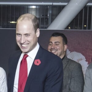 Le prince Wiliam, duc de Cambridge, patron de la Fédération de rugby galloise (WRU), arrive au match de rugby Pays de Galles contre l'Australie, au stade Principality de Cardiff le 11 novembre 2017 et rencontre des protagonistes du programme Coach Core soutenu par la fondation qu'il mène avec Kate et Harry.