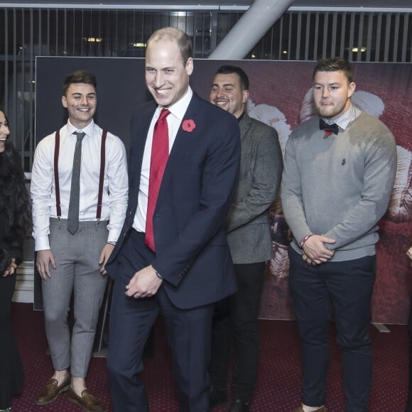 Le prince Wiliam, duc de Cambridge, patron de la Fédération de rugby galloise (WRU), arrive au match de rugby Pays de Galles contre l'Australie, au stade Principality de Cardiff le 11 novembre 2017 et rencontre des protagonistes du programme Coach Core soutenu par la fondation qu'il mène avec Kate et Harry.