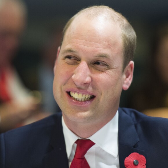 Le prince Wiliam, duc de Cambridge, patron de la Fédération de rugby galloise (WRU), arrive au match de rugby Pays de Galles contre l'Australie, au stade Principality de Cardiff le 11 novembre 2017 et rencontre des protagonistes du programme Coach Core soutenu par la fondation qu'il mène avec Kate et Harry.