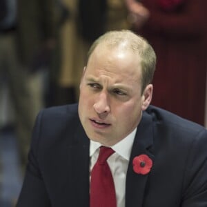 Le prince Wiliam, duc de Cambridge, patron de la Fédération de rugby galloise (WRU), arrive au match de rugby Pays de Galles contre l'Australie, au stade Principality de Cardiff le 11 novembre 2017 et rencontre des protagonistes du programme Coach Core soutenu par la fondation qu'il mène avec Kate et Harry.