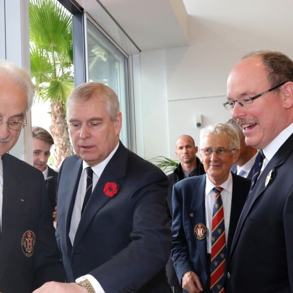 Exclusif - Le prince Albert II de Monaco et le prince Andrew, duc d'York, dédicacent en présence de Gilbert Vivaldi, président de la société nautique de Monaco, le livre d'or du Yacht Club après la régate d'aviron "Princes cup Outward Bound Monaco" le 8 novembre 2017. © Claudia Albuquerque / Bestimage