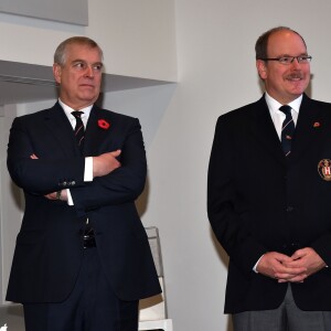 Le prince Albert de Monaco et le prince Andrew, Duc d'York, parrains de la branche monégasque de l'association britannique Outward Bond, étaient réunis le 8 novembre 2017 au port Hercule en principauté pour la première édition de la régate d'aviron The Princes' Cup. © Bruno Bebert / Bestimage