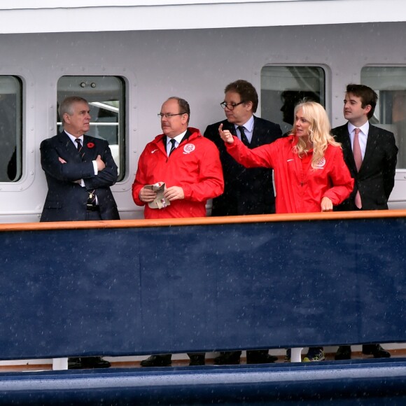 Le prince Albert de Monaco et le prince Andrew, Duc d'York, parrains de la branche monégasque de l'association britannique Outward Bond, étaient réunis le 8 novembre 2017 au port Hercule en principauté pour la première édition de la régate d'aviron The Princes' Cup. © Bruno Bebert / Bestimage