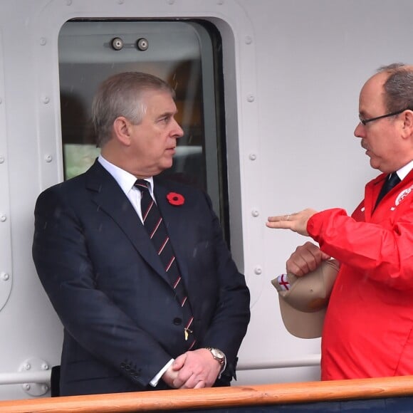 Le prince Albert de Monaco et le prince Andrew, Duc d'York, parrains de la branche monégasque de l'association britannique Outward Bond, étaient réunis le 8 novembre 2017 au port Hercule en principauté pour la première édition de la régate d'aviron The Princes' Cup. © Bruno Bebert / Bestimage