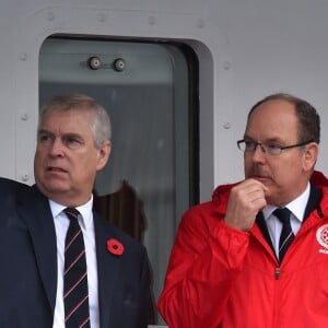 Le prince Albert de Monaco et le prince Andrew, Duc d'York, parrains de la branche monégasque de l'association britannique Outward Bond, étaient réunis le 8 novembre 2017 au port Hercule en principauté pour la première édition de la régate d'aviron The Princes' Cup. © Bruno Bebert / Bestimage