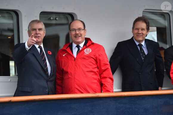 Le prince Albert de Monaco et le prince Andrew, Duc d'York, parrains de la branche monégasque de l'association britannique Outward Bond, étaient réunis le 8 novembre 2017 au port Hercule en principauté pour la première édition de la régate d'aviron The Princes' Cup. © Bruno Bebert / Bestimage