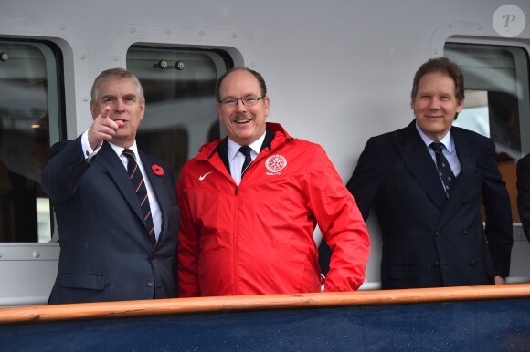 Le prince Albert de Monaco et le prince Andrew, Duc d'York, parrains de la branche monégasque de l'association britannique Outward Bond, étaient réunis le 8 novembre 2017 au port Hercule en principauté pour la première édition de la régate d'aviron The Princes' Cup. © Bruno Bebert / Bestimage
