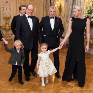 La princesse Charlene, le prince Jacques et la princesse Gabriella se sont joints au prince Albert II de Monaco et au prince Andrew mardi 7 novembre 2017 au palais lors du dîner de charité destiné à récolter des fonds pour l'association britannique Outward Bound, qui propose aux adolescents et aux jeunes adultes des activités de plein air afin de favoriser le développement personnel et le dépassement de soi. La branche monégasque d'Outward Bound est parrainée par le Prince Albert II et le Prince Andrew. © Eric Mathon et Gaetan Luci / Palais princier de Monaco