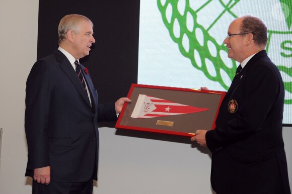 Le prince Albert de Monaco et le prince Andrew, Duc d'York, parrains de la branche monégasque de l'association britannique Outward Bond, étaient réunis le 8 novembre 2017 au port Hercule en principauté pour la première édition de la régate d'aviron The Princes' Cup. © Bruno Bebert / Bestimage