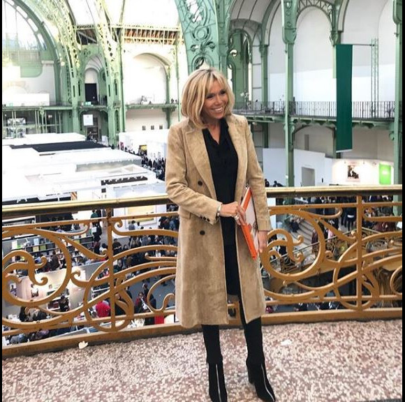 Brigitte Macron lors de sa venue à Paris photo, le 10 novembre 2017.