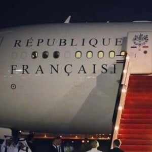 Brigitte et Emmanuel Macron quittent Abu Dhabi avec l'avion présidentiel. Instagram, novembre 2017.