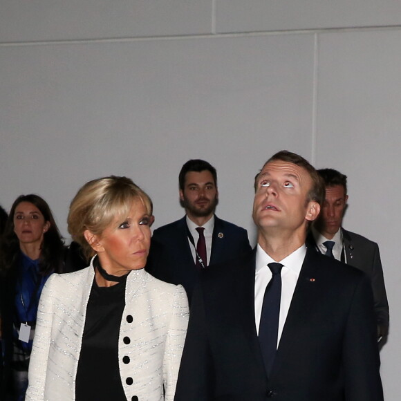 Le président de la République Emmanuel Macron et sa femme la Première Dame Brigitte Macron (Trogneux) - Le président de la République et sa femme la Première Dame lors de la cérémonie d'inauguration du musée du Louvre Abu Dhabi, aux Emirats arabes unis, le 8 novembre 2017. © Dominique Jacovides/Bestimage