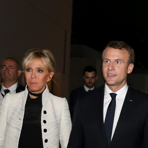 Le président de la République Emmanuel Macron et sa femme la Première Dame Brigitte Macron (Trogneux) - Le président de la République et sa femme la Première Dame lors de la cérémonie d'inauguration du musée du Louvre Abu Dhabi, aux Emirats arabes unis, le 8 novembre 2017. © Dominique Jacovides/Bestimage