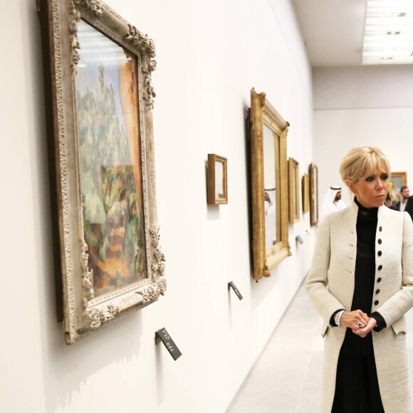 Jack Lang, Françoise Nyssen, ministre de la Culture, le président de la République Emmanuel Macron et sa femme la Première Dame Brigitte Macron (Trogneux) lors de la cérémonie d'inauguration du musée du Louvre Abu Dhabi, aux Emirats arabes unis, le 8 novembre 2017. © Dominique Jacovides/Bestimage